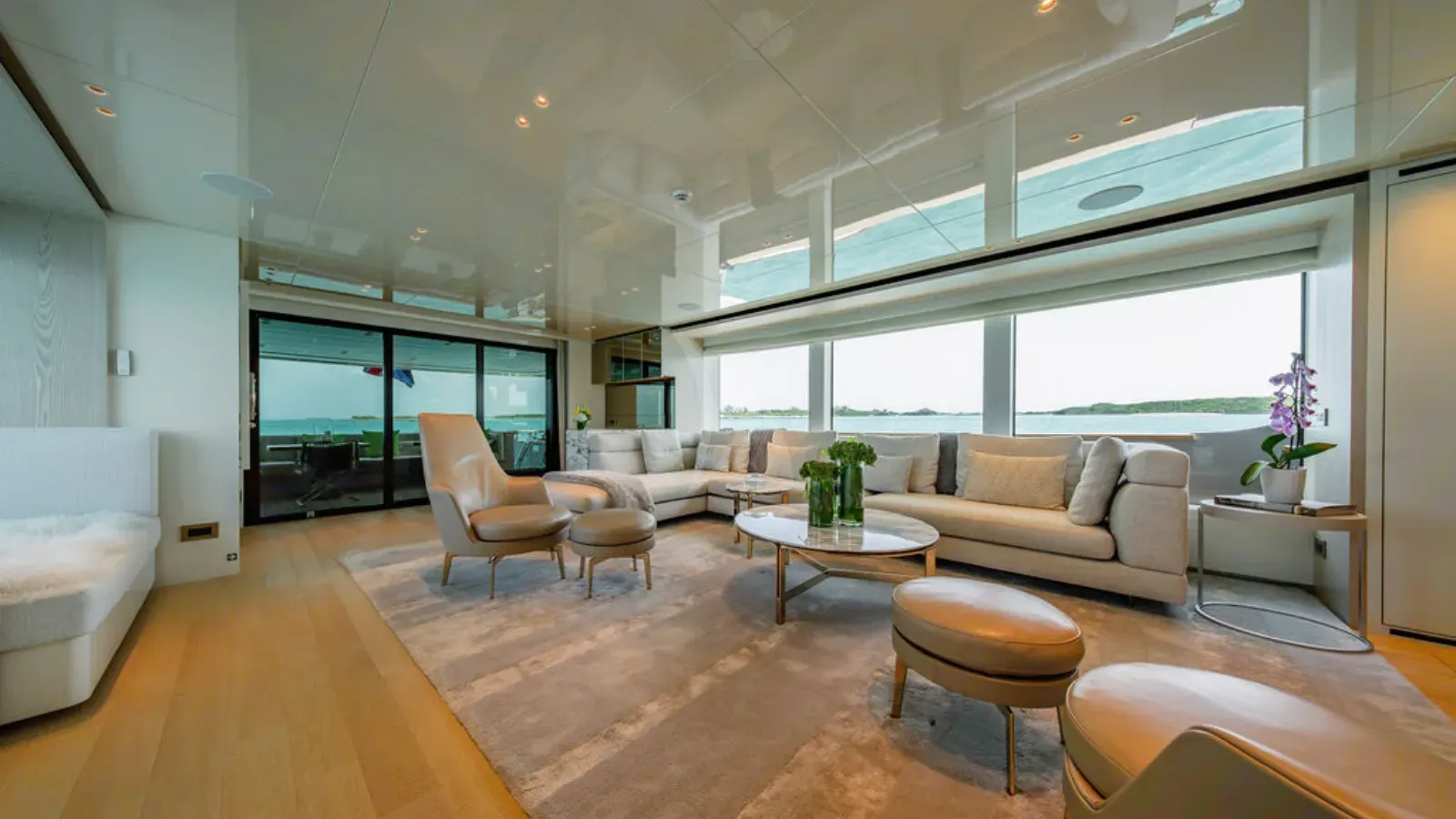 ADIOS Sanlorenzo SD96 - main saloon lounge