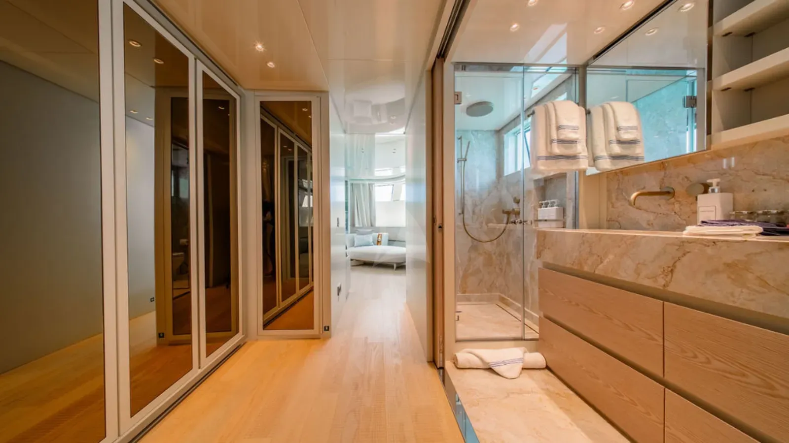 ADIOS Sanlorenzo SD96 - master cabin bathroom