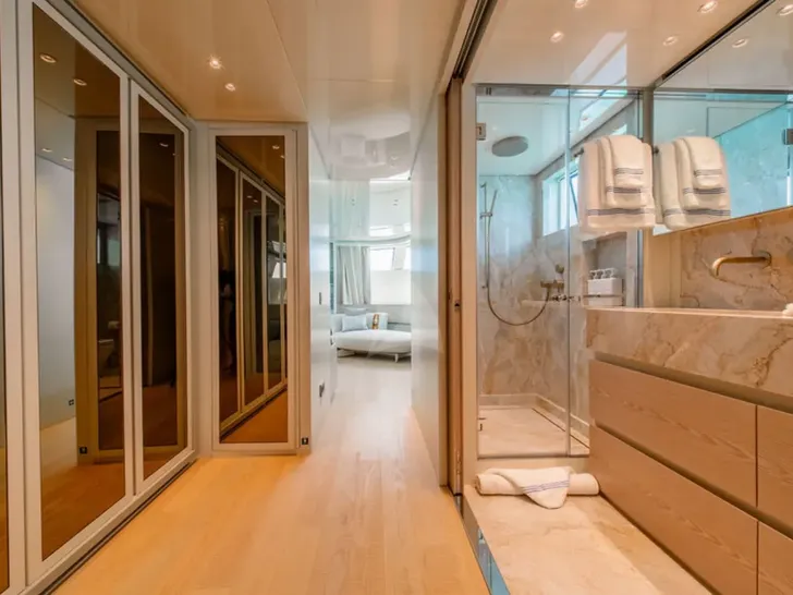 ADIOS Sanlorenzo SD96 - master cabin bathroom ADIOS Sanlorenzo SD96 - master cabin bathroom