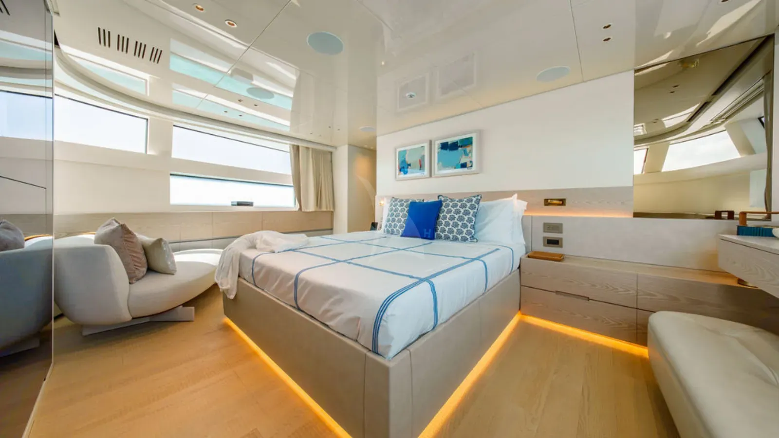 ADIOS Sanlorenzo SD96 - master cabin