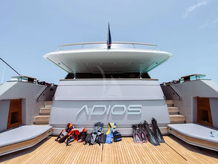 ADIOS Sanlorenzo SD96 - swim platform ADIOS Sanlorenzo SD96 - swim platform