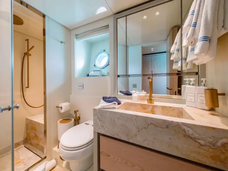 ADIOS Sanlorenzo SD96 - twin cabin 2 bathroom ADIOS Sanlorenzo SD96 - twin cabin 2 bathroom