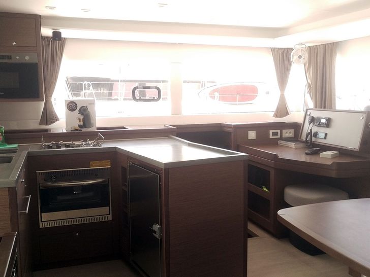 ADRIATIC CHEETAH Lagoon 450F - galley and navigation pane ADRIATIC CHEETAH Lagoon 450F - galley and navigation pane