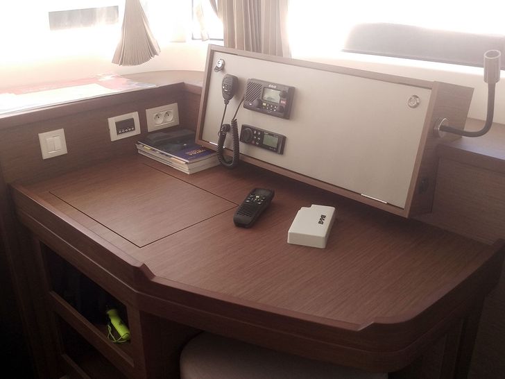 ADRIATIC CHEETAH Lagoon 450F - navigation pane ADRIATIC CHEETAH Lagoon 450F - navigation pane