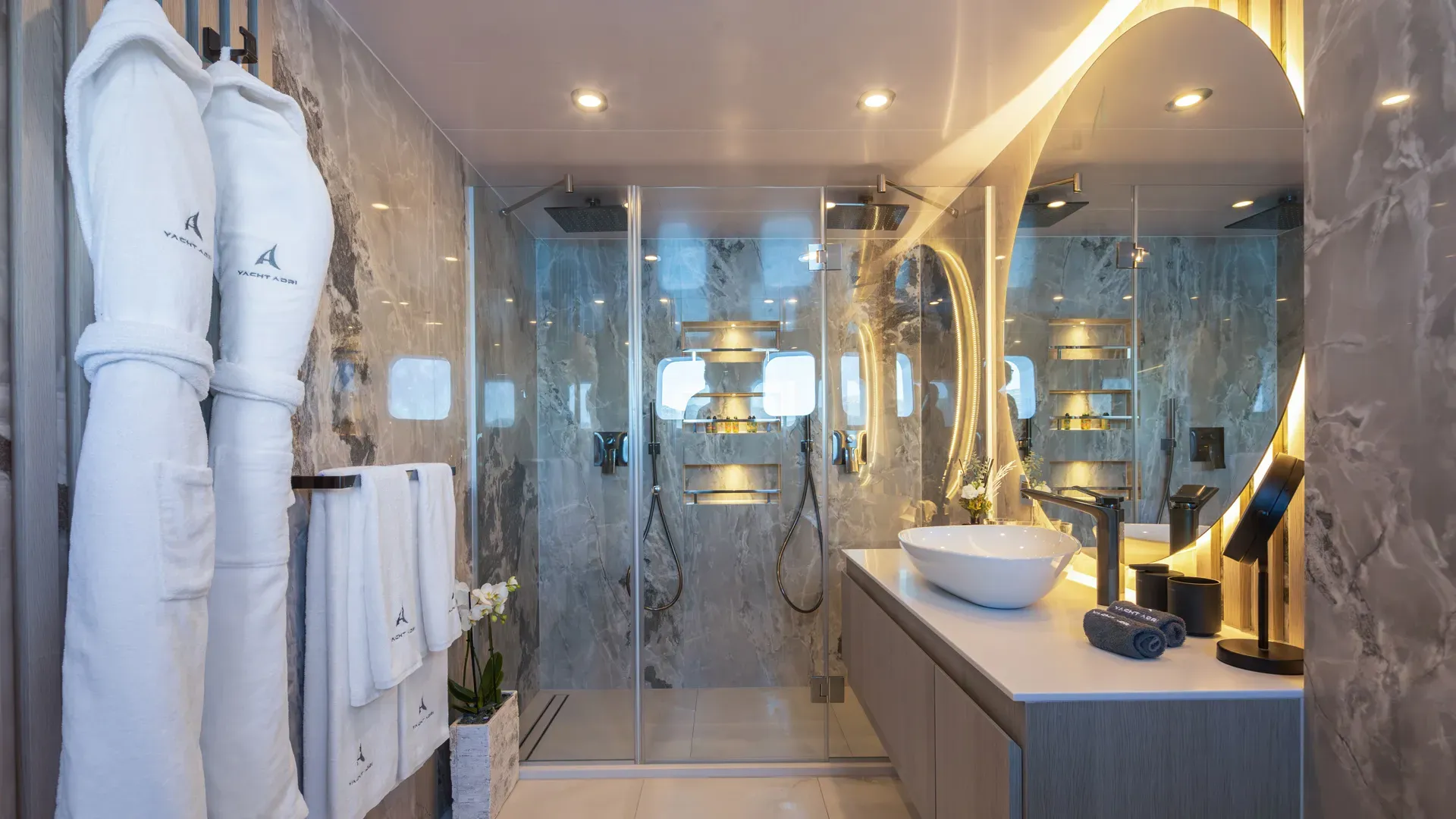 ADRI Radez 45m - master cabin 2 bathroom