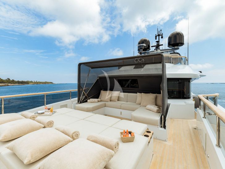 ADVA Benetti Mediterraneo 116 bow bronzing area