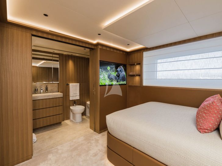 ADVA Benetti Mediterraneo 116 VIP cabin 1 with bathroom