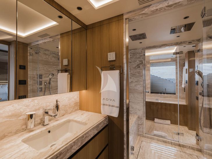 ADVA Benetti Mediterraneo 116 - master cabin bathroom ADVA Benetti Mediterraneo 116 - master cabin bathroom
