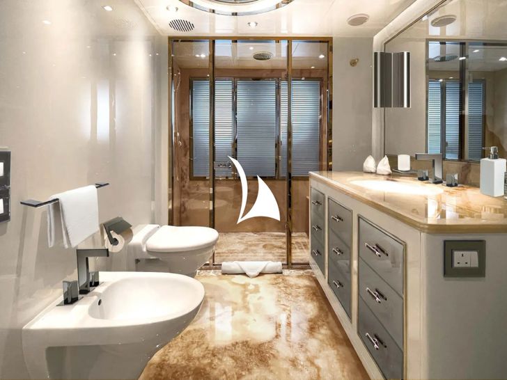 AELIA Benetti 56m - VIP cabin 1 bathroom AELIA Benetti 56m - VIP cabin 1 bathroom