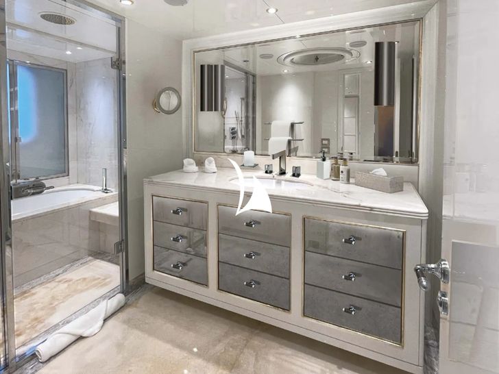 AELIA Benetti 56m - king cabin bathroom AELIA Benetti 56m - king cabin bathroom
