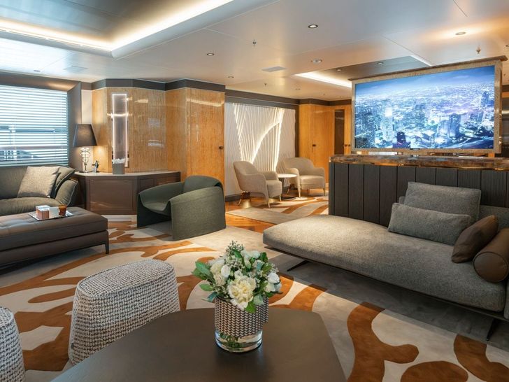 AELIA Benetti 56m - main saloon lounge TV AELIA Benetti 56m - main saloon lounge TV