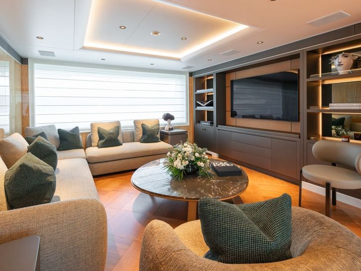 AELIA Benetti 56m - sky lounge AELIA Benetti 56m - sky lounge