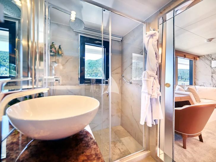 AETERNA Radez Custom Yacht 53m - VIP cabin 1 bathroom AETERNA Radez Custom Yacht 53m - VIP cabin 1 bathroom