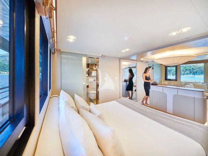 AETERNA Radez Custom Yacht 53m - VIP cabin 1 bed and lounge AETERNA Radez Custom Yacht 53m - VIP cabin 1 bed and lounge