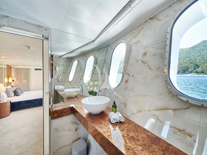 AETERNA Radez Custom Yacht 53m - VIP cabin 2 bathroom AETERNA Radez Custom Yacht 53m - VIP cabin 2 bathroom