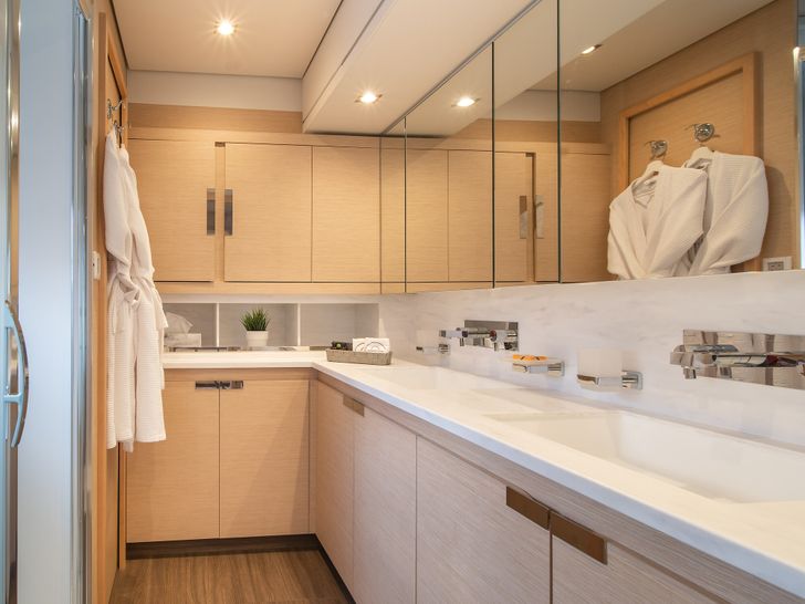 AETHER Fountaine Pajot Alegria 67 - master cabin vanity unit AETHER Fountaine Pajot Alegria 67 - master cabin vanity unit