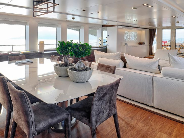 AFRICA Benetti 47m Dining 1