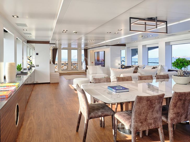 AFRICA Benetti 47m Dining AFRICA Benetti 47m Dining