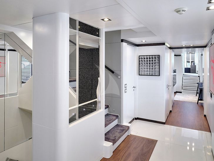 AFRICA Benetti 47m Hallway AFRICA Benetti 47m Hallway