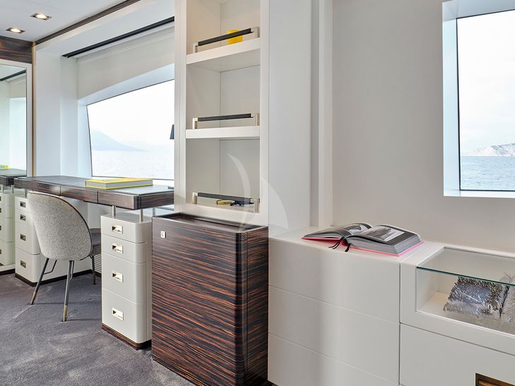 AFRICA Benetti 47m Master Office