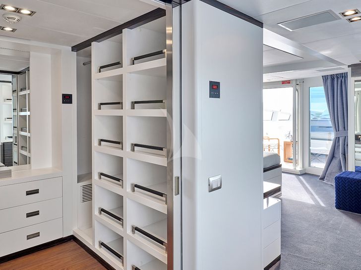 AFRICA Benetti 47m Master Wardrobe AFRICA Benetti 47m Master Wardrobe