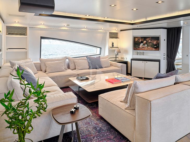 AFRICA Benetti 47m Skylounge