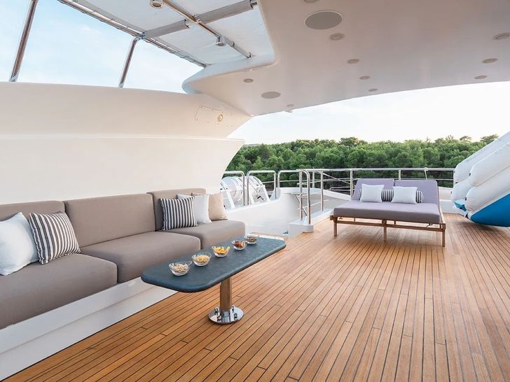 AFRICA Sundeck AFRICA Sundeck