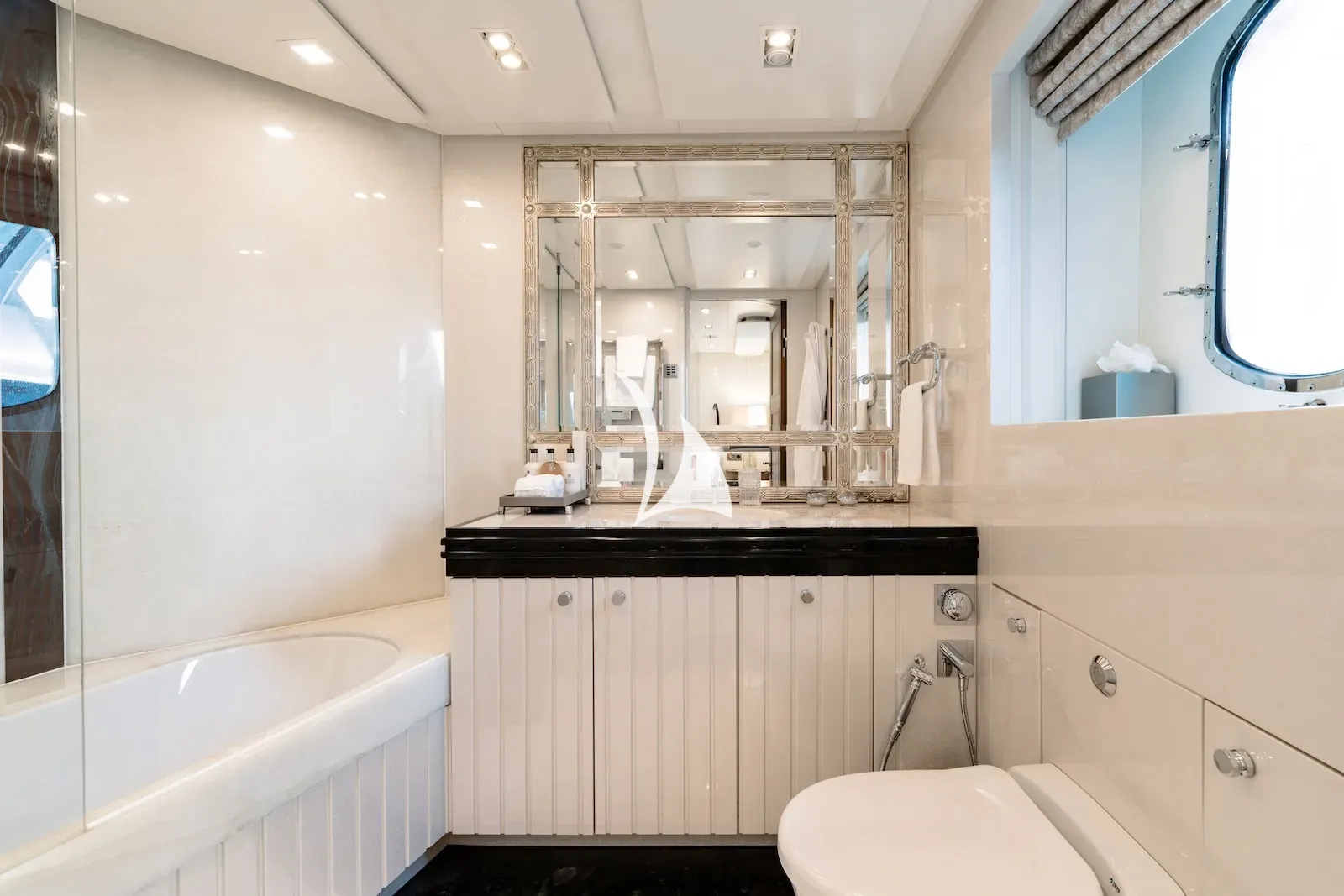 YOU Heesen 55m - VIP cabin 1 bathroom