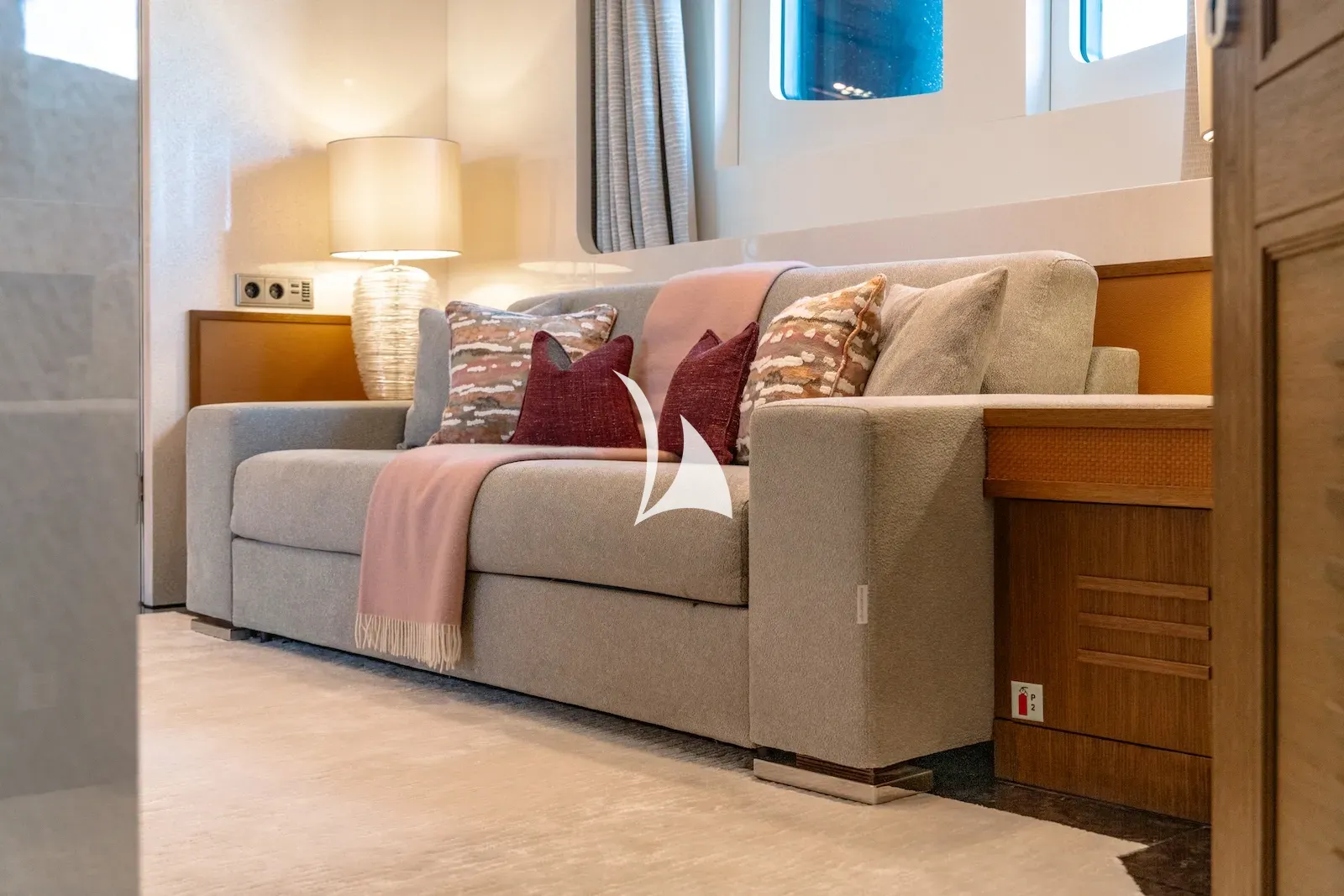 YOU Heesen 55m - VIP cabin 1 couch