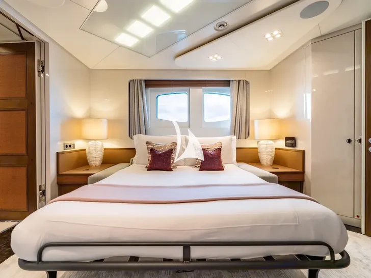 YOU Heesen 55m - VIP cabin 2 YOU Heesen 55m - VIP cabin 2