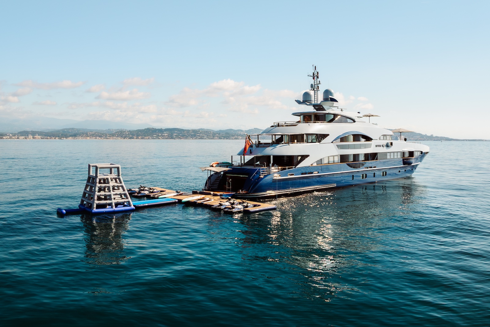YOU Heesen 55m - anchored with the water toys