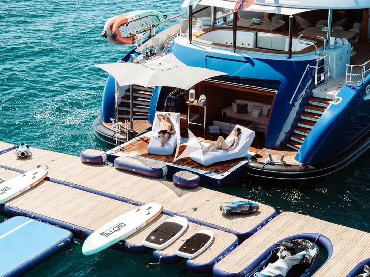 YOU Heesen 55m - beach club YOU Heesen 55m - beach club