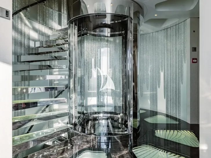 YOU Heesen 55m - elevator and stairs YOU Heesen 55m - elevator and stairs