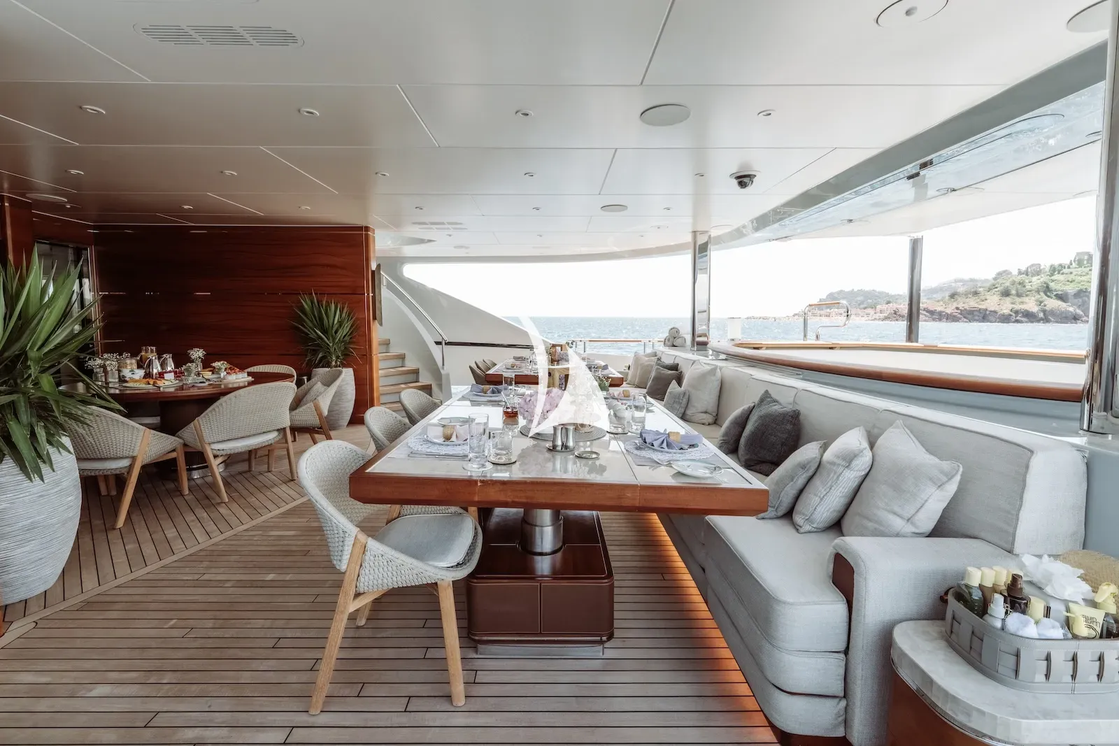 YOU Heesen 55m - main aft deck alfresco dining area