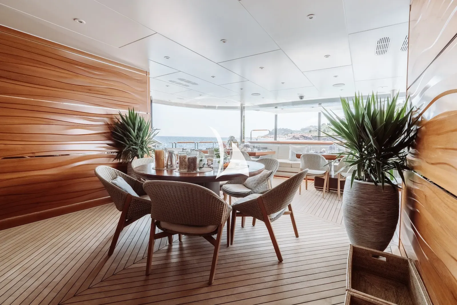 YOU Heesen 55m - main aft deck