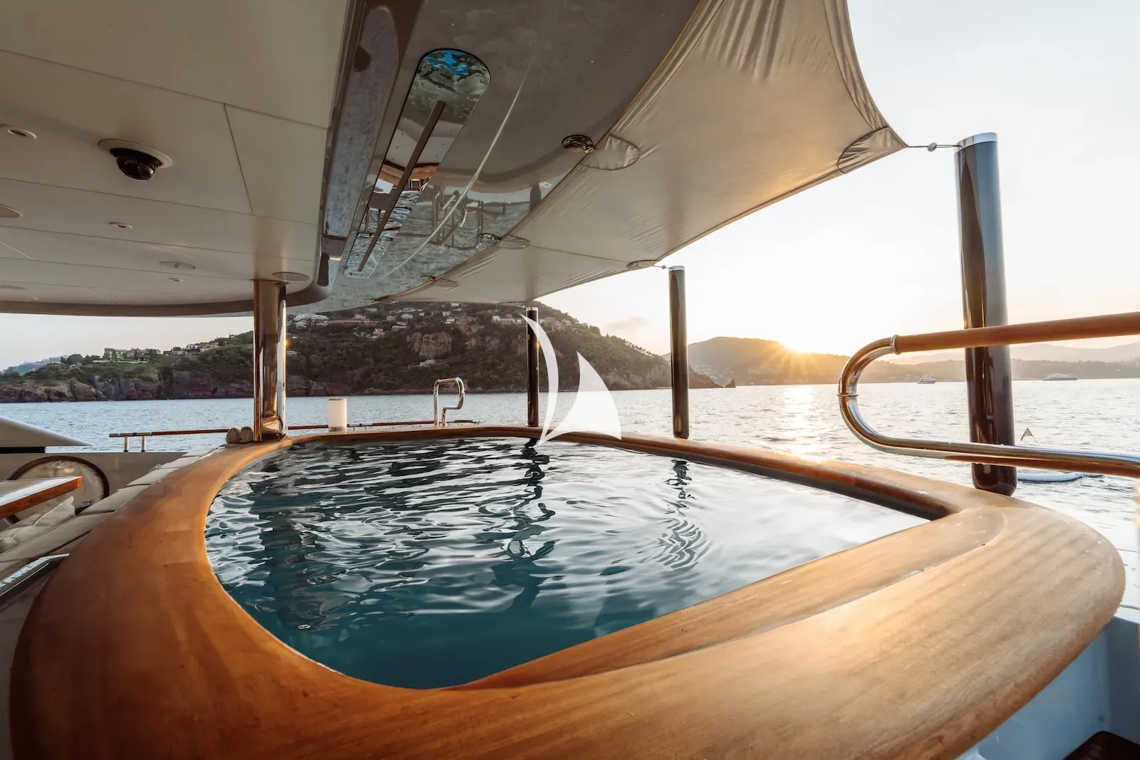 YOU Heesen 55m - main deck pool