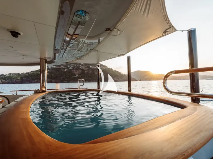 YOU Heesen 55m - main deck pool YOU Heesen 55m - main deck pool