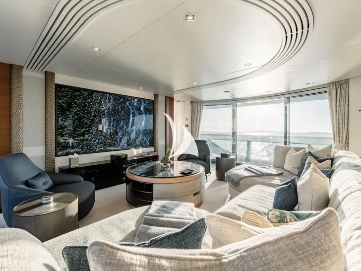 YOU Heesen 55m - main saloon cinema YOU Heesen 55m - main saloon cinema