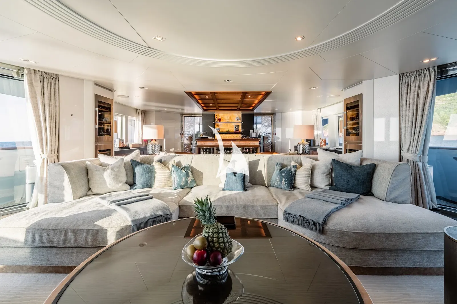YOU Heesen 55m - main saloon