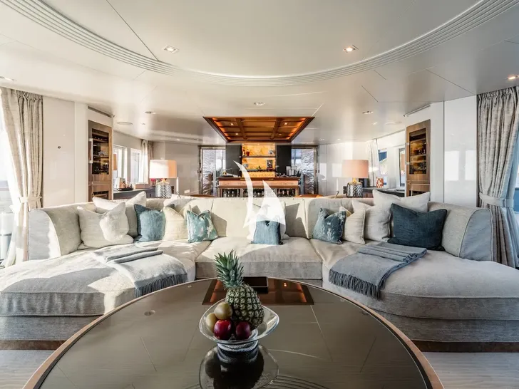 YOU Heesen 55m - main saloon YOU Heesen 55m - main saloon