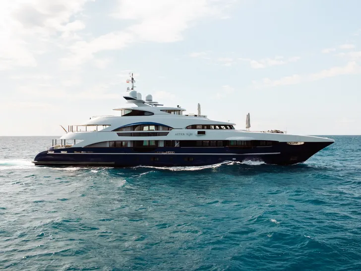 YOU Heesen 55m - side profile YOU Heesen 55m - side profile