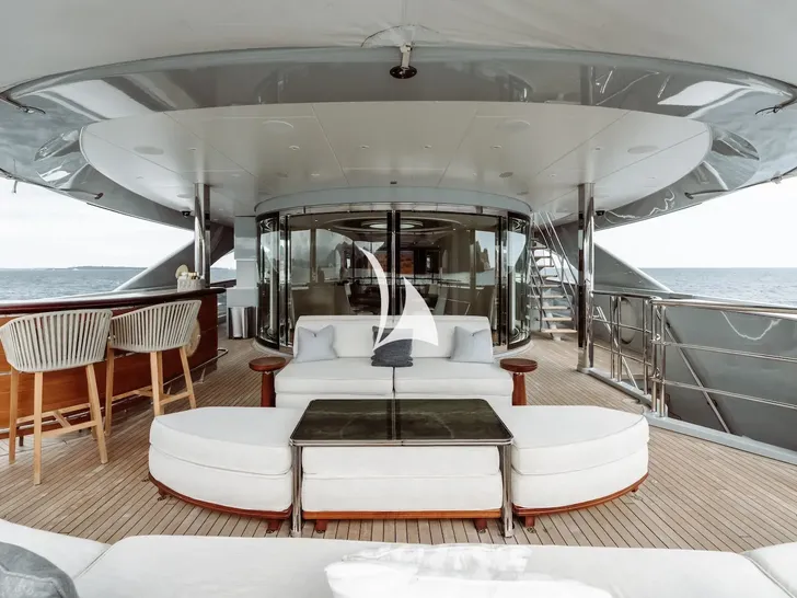 YOU Heesen 55m - sky deck aft lounge and bar YOU Heesen 55m - sky deck aft lounge and bar
