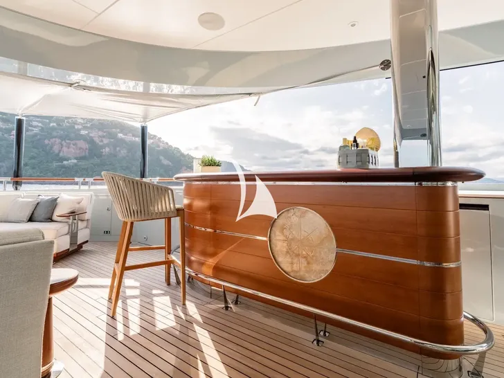 YOU Heesen 55m - sky deck bar YOU Heesen 55m - sky deck bar