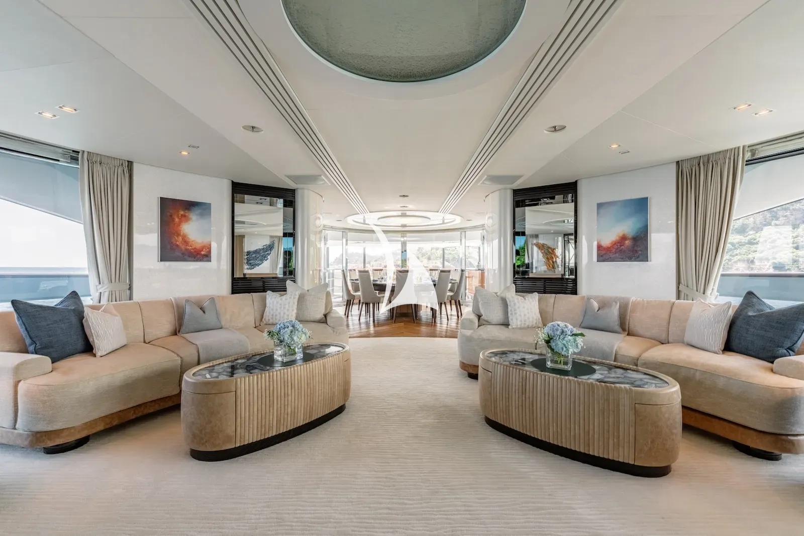 YOU Heesen 55m - sky lounge other view
