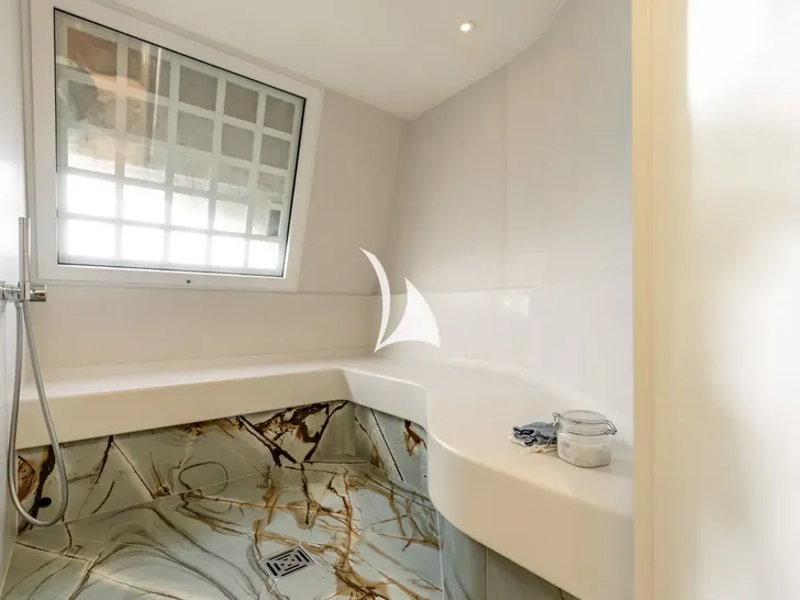 YOU Heesen 55m - steam room YOU Heesen 55m - steam room