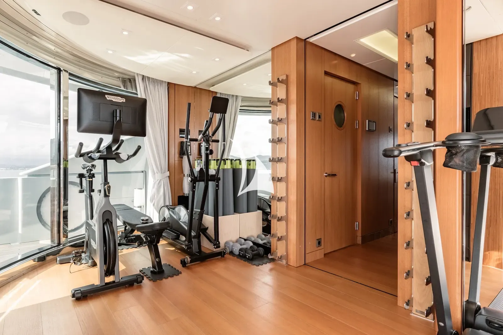 YOU Heesen 55m - sundeck gym