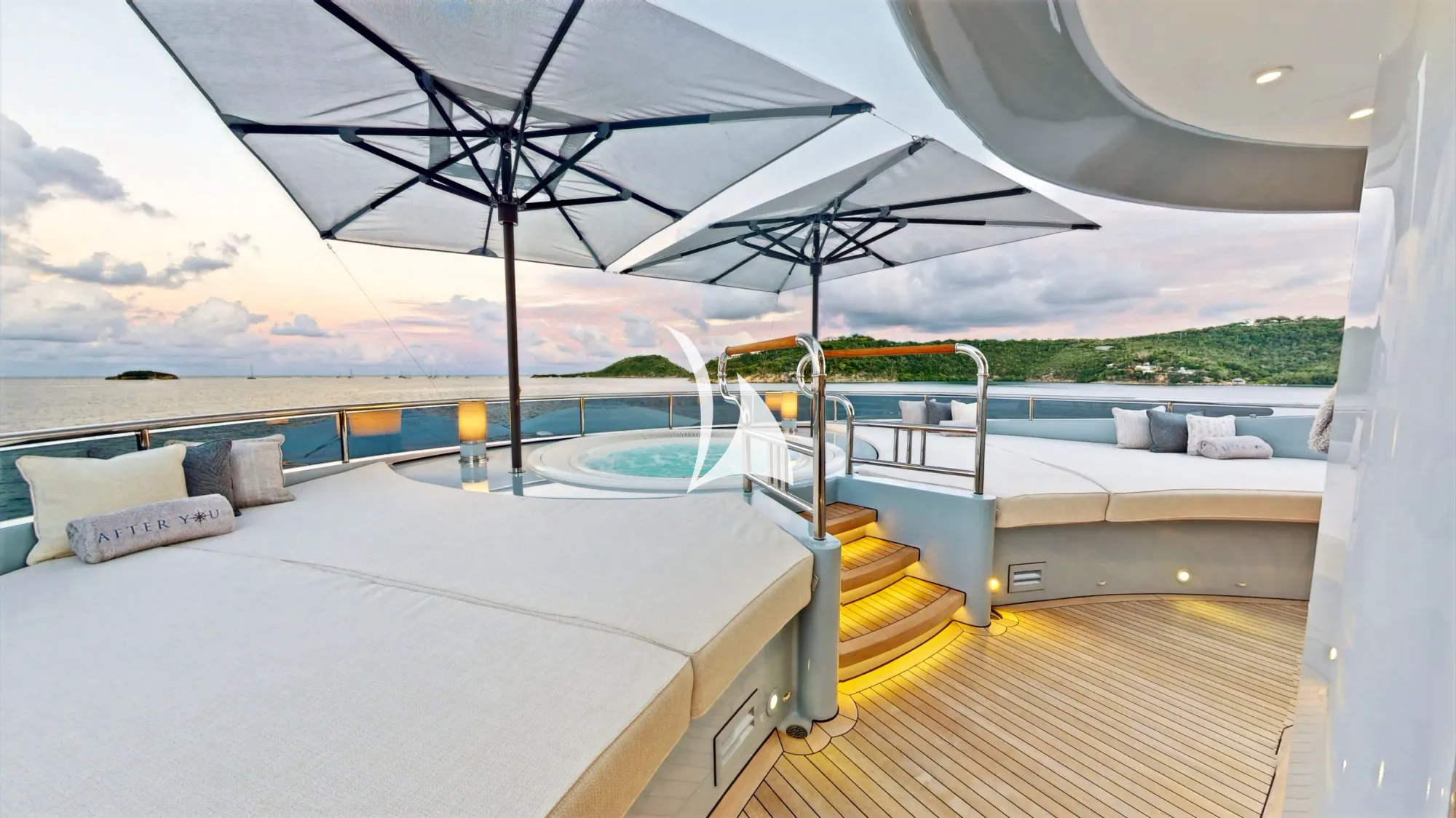 YOU Heesen 55m - sundeck jacuzzi and sunbathing area up close