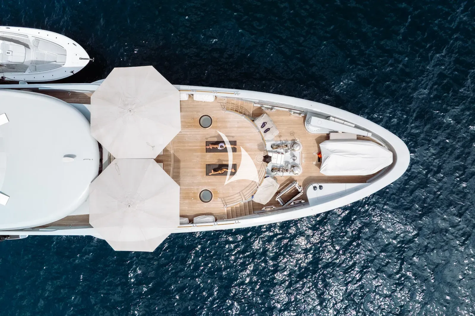 YOU Heesen 55m - top shot of the foredeck