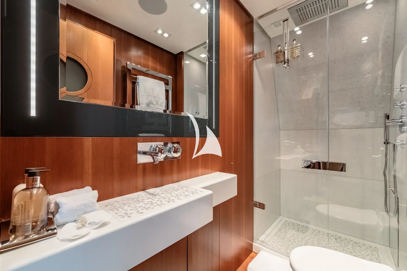 YOU Heesen 55m - wellness center bathroom