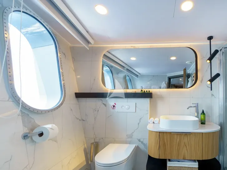 AGAPE ROSE Custom Yacht 48m - VIP cabin 1 vanity and toilet AGAPE ROSE Custom Yacht 48m - VIP cabin 1 vanity and toilet